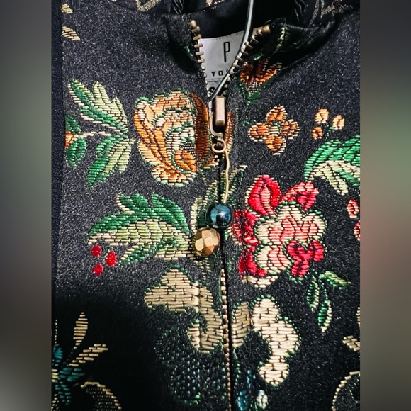 TAPP Black Asian Design Two Piece Blazer and Slit Skirt Set Size Small & Size 8 - Picture 8 of 16